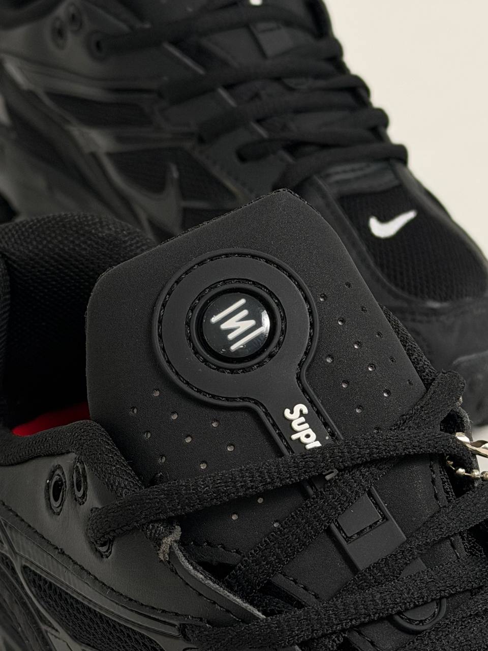 Nike Shox R4 x Supreme “Triple Black” | Negro