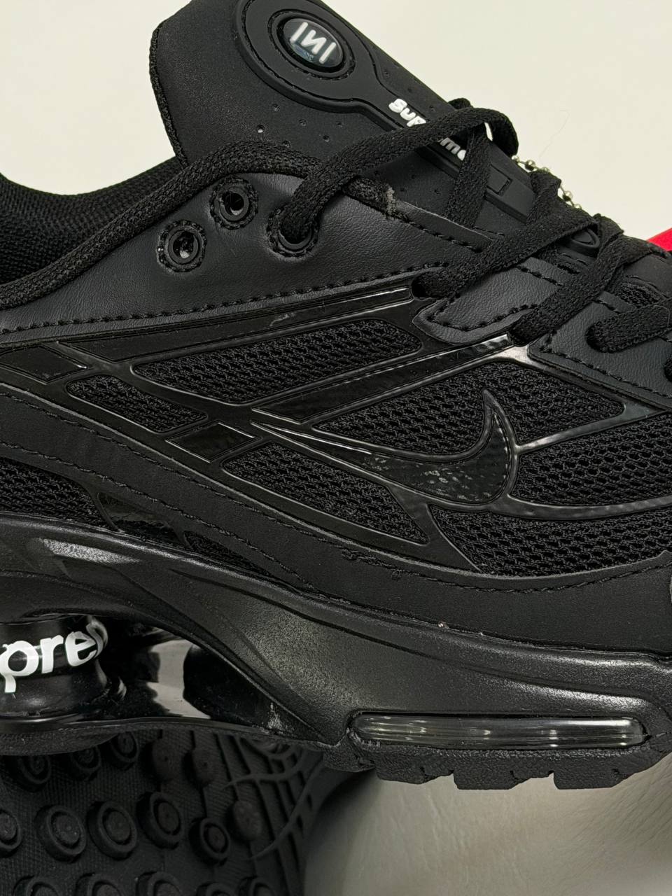 Nike Shox R4 x Supreme “Triple Black” | Negro