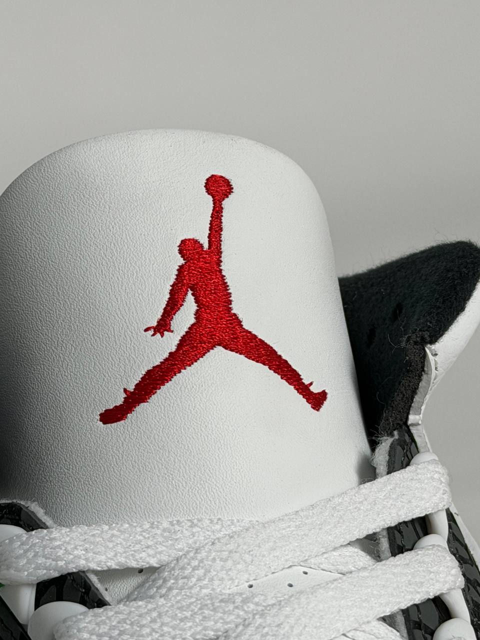 Air Jordan Retro 3 "Cement Grey" | Blanco-Gris