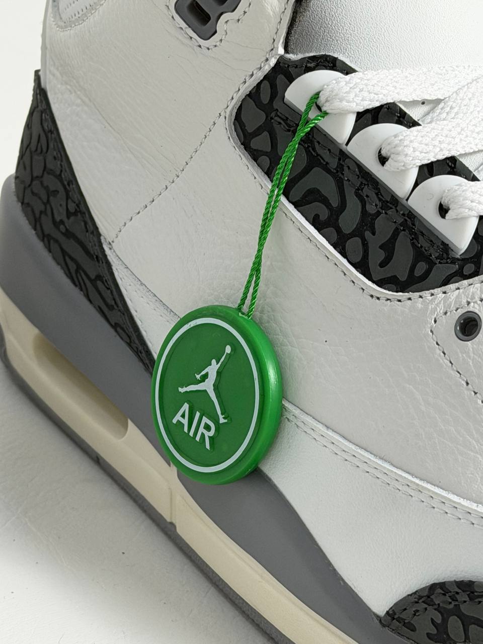 Air Jordan Retro 3 "Cement Grey" | Blanco-Gris