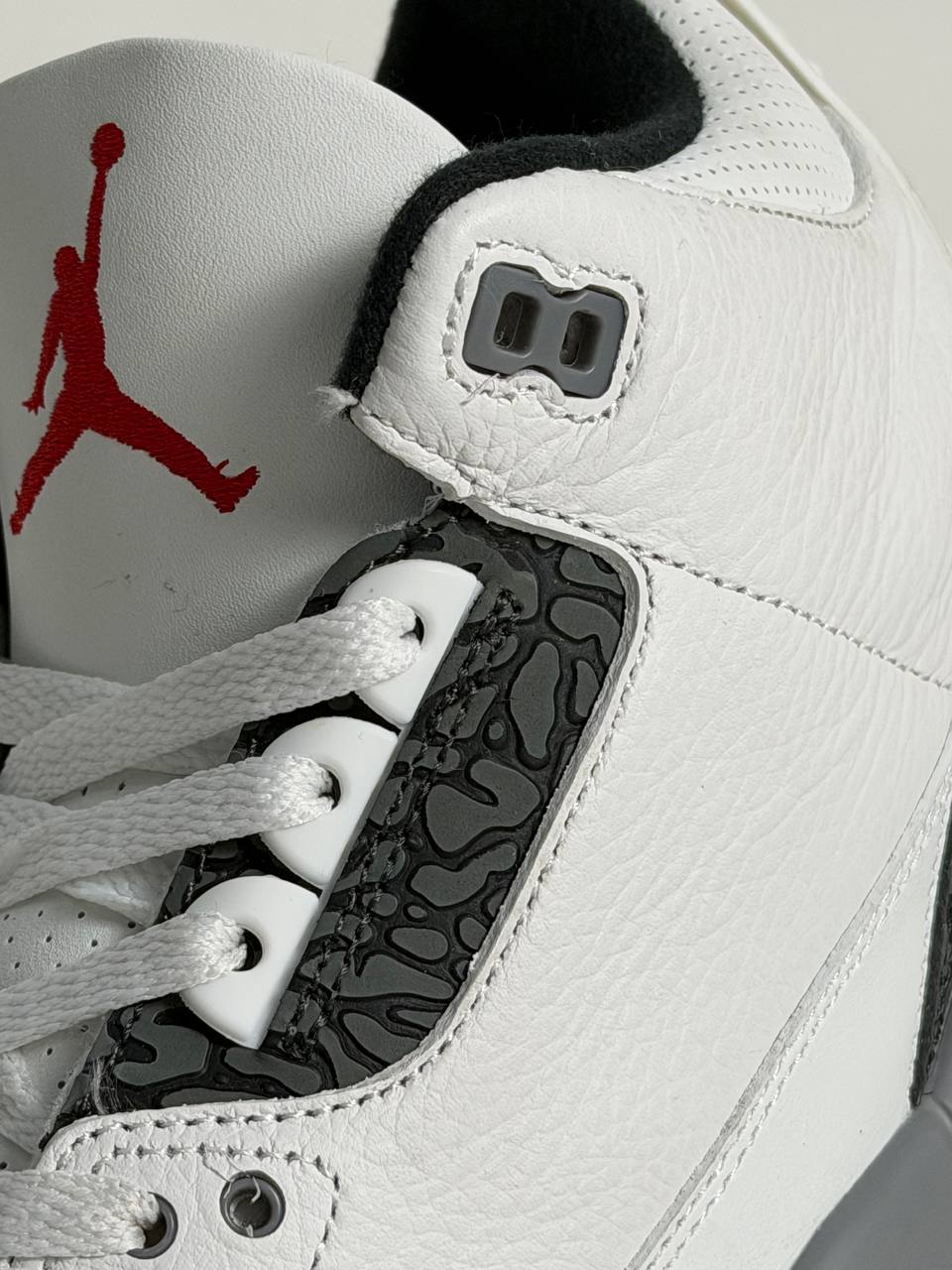 Air Jordan Retro 3 "Cement Grey" | Blanco-Gris
