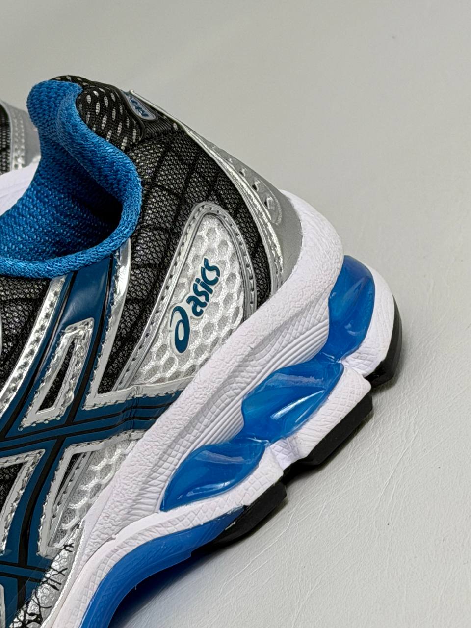 Asics Gel-Nimbus 10.1 'Cream Polar Night'  | Gris-Azul-Blanco