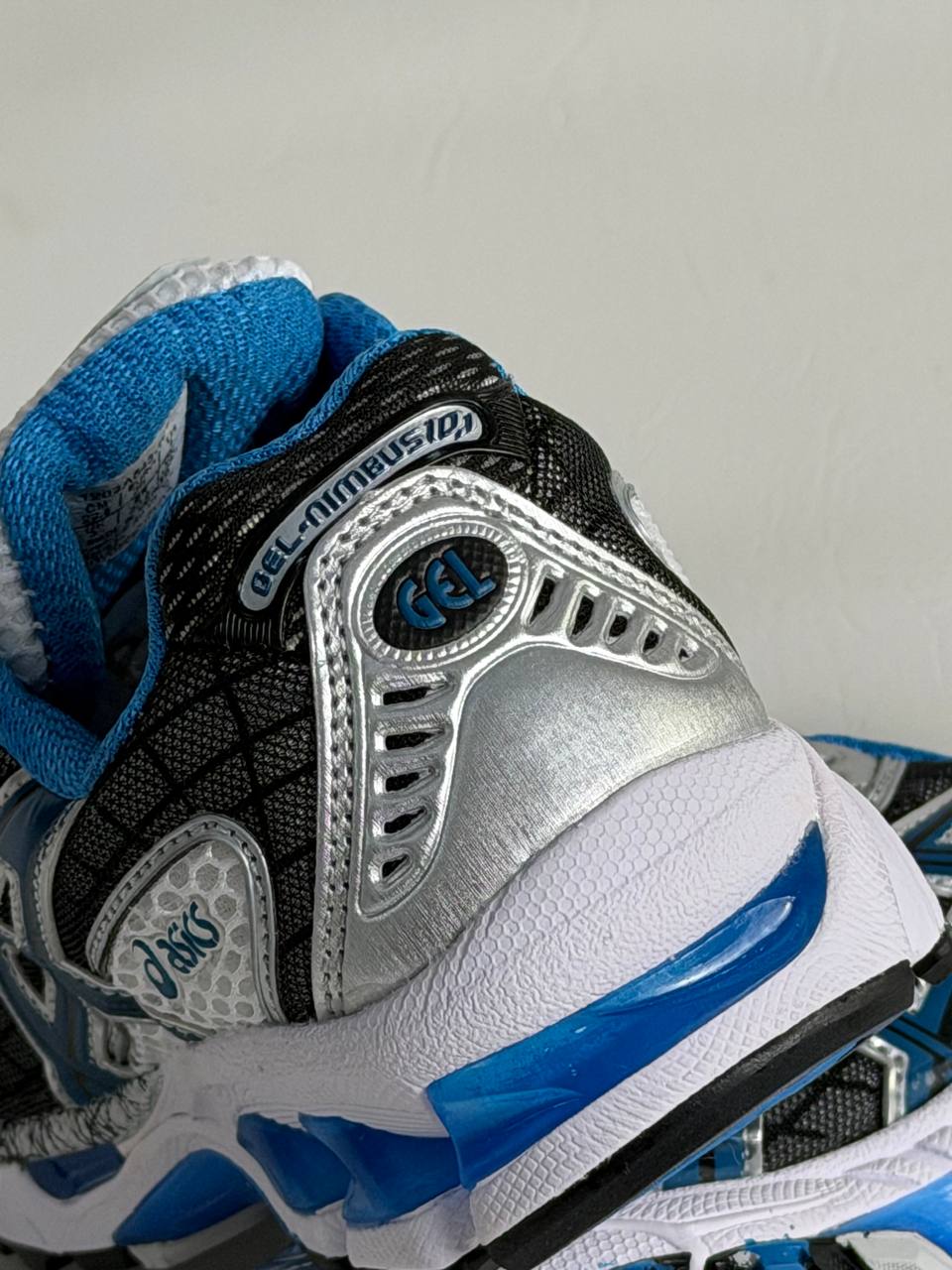 Asics Gel-Nimbus 10.1 'Cream Polar Night'  | Gris-Azul-Blanco