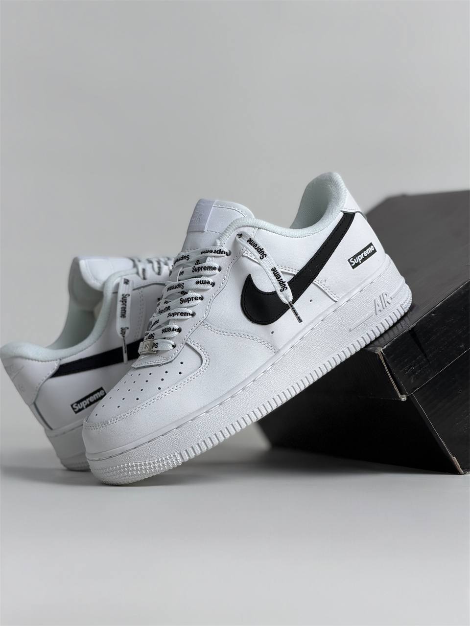 Air Force 1 X Supreme  | Negro-Blanco
