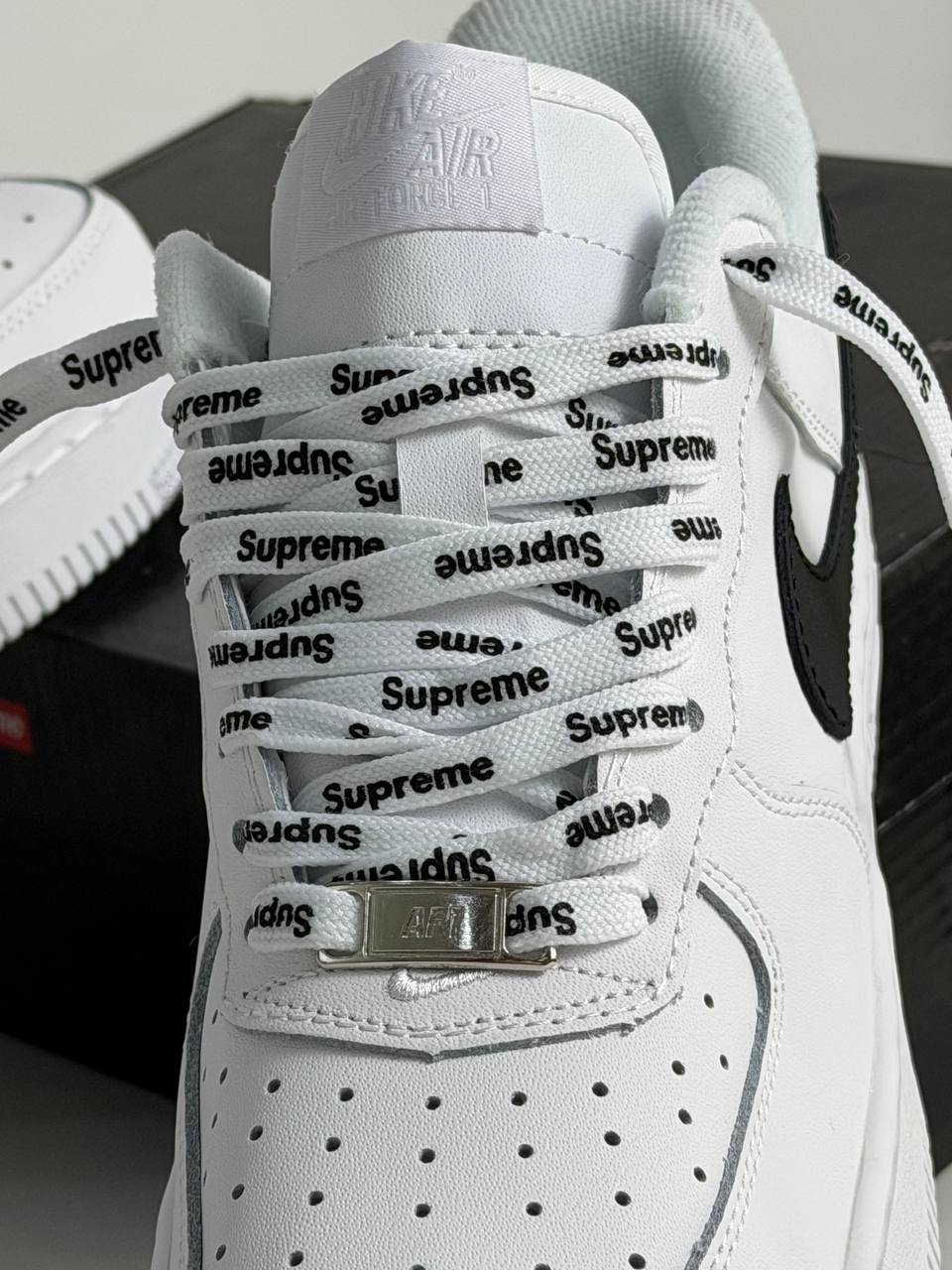 Air Force 1 X Supreme  | Negro-Blanco
