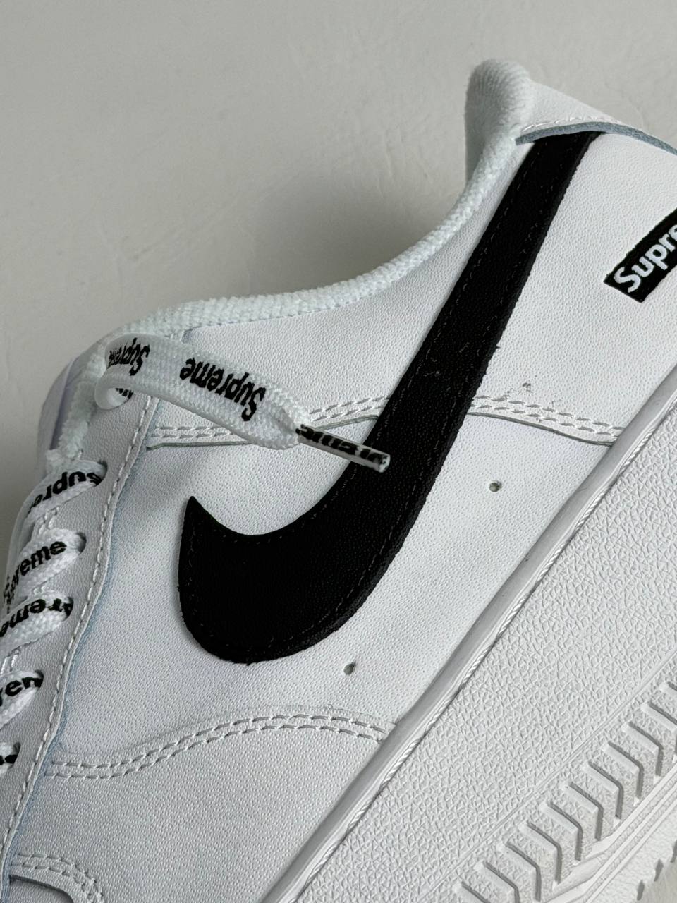 Air Force 1 X Supreme  | Negro-Blanco