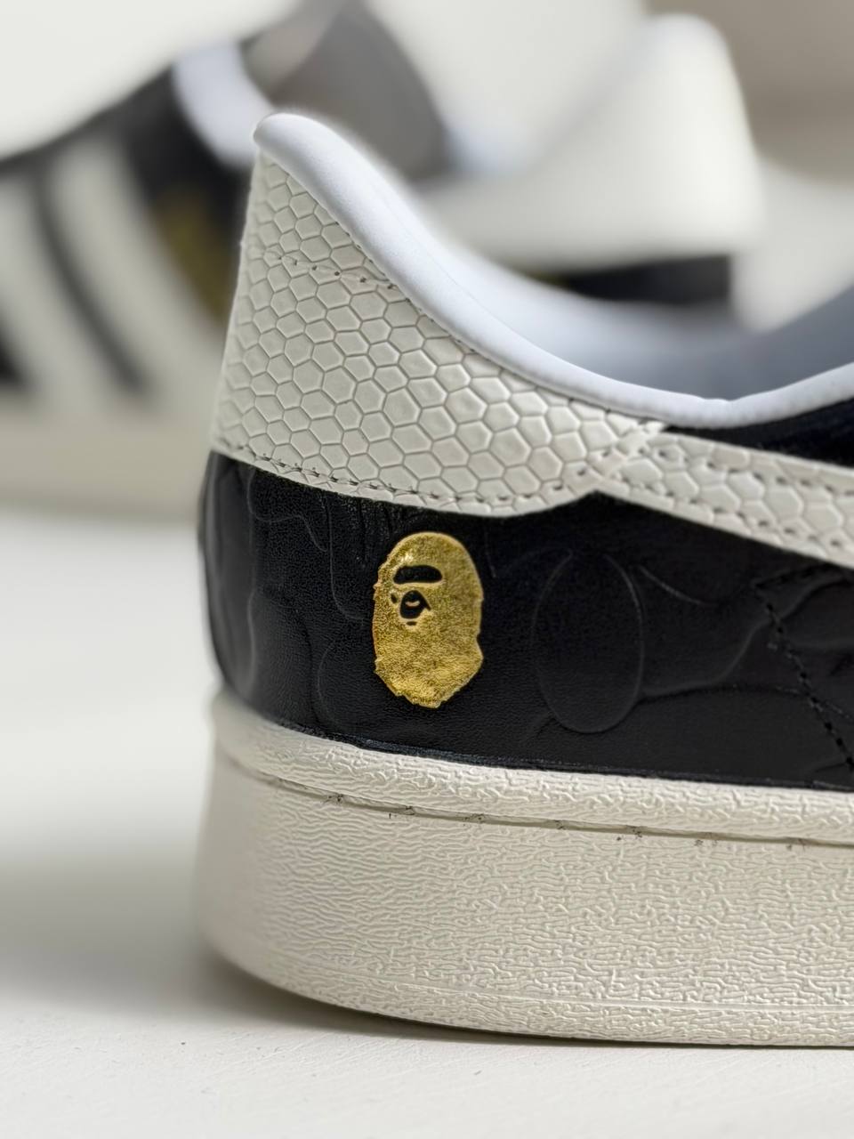 Super Star X Bape 'G—Snk' | Negro-Blanco