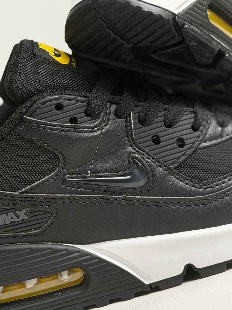 Air Max 90 'Jewel Black Opti Yellow Trainers' | Negro