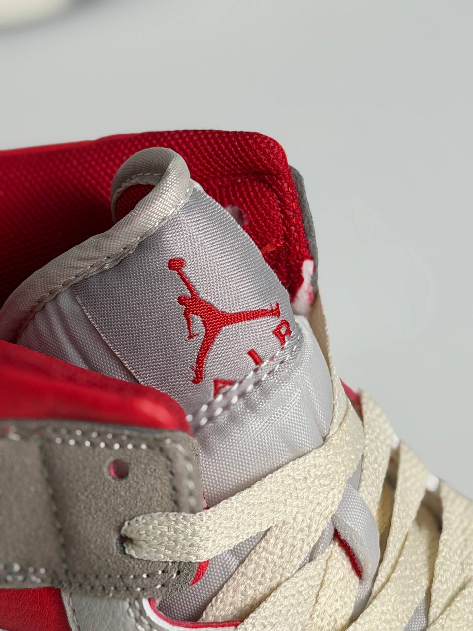 Jordan Retro 1 Mid Sneakersnstuff 20th Anniversary | Beige-Rojo