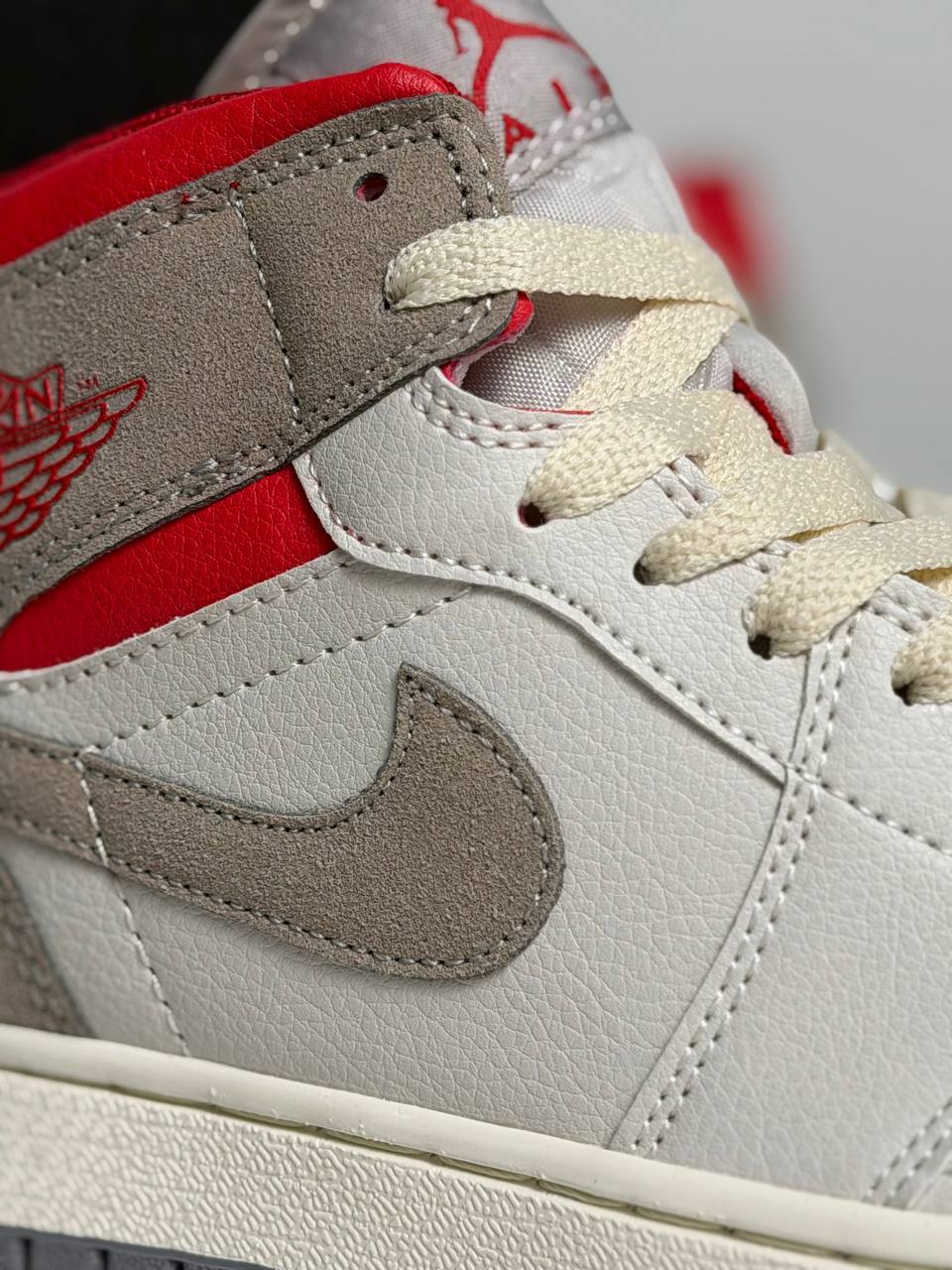 Jordan Retro 1 Mid Sneakersnstuff 20th Anniversary | Beige-Rojo