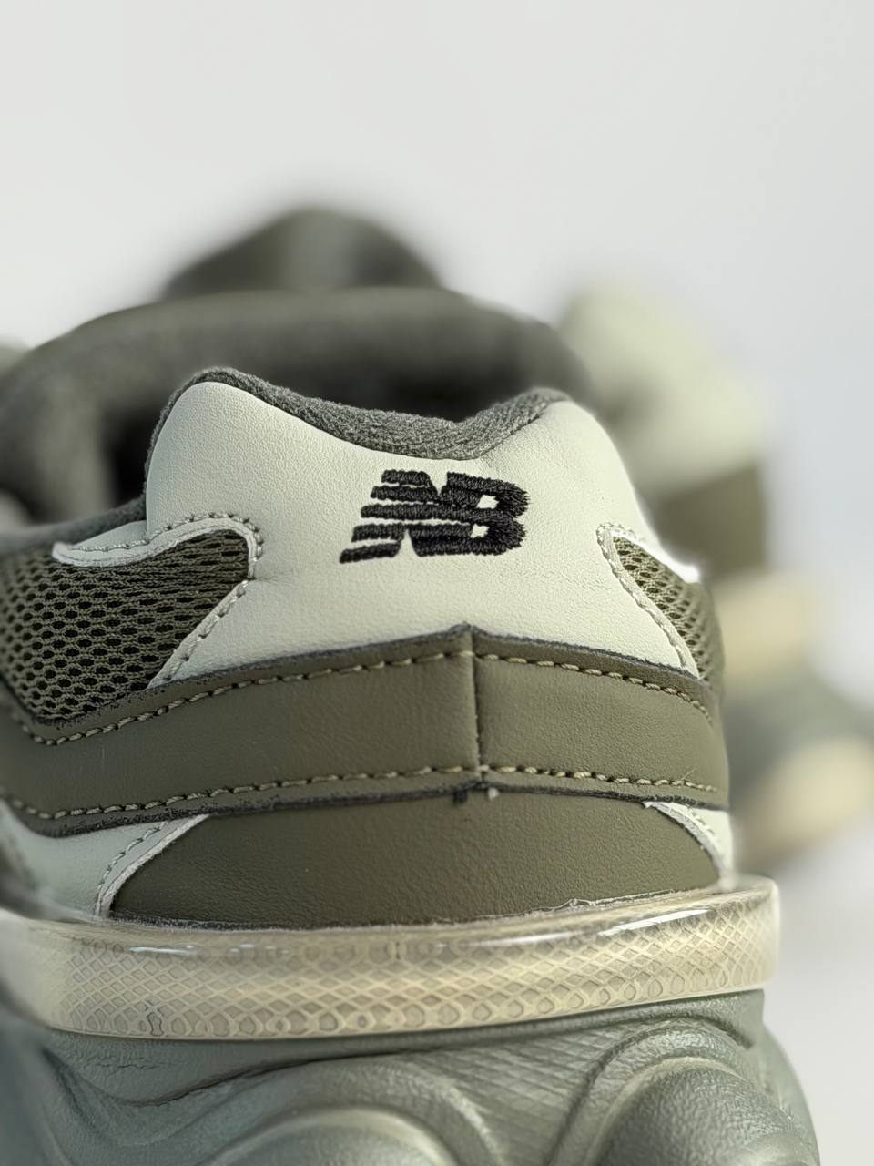 New Balance 9060 'Dark Olivine' | Verde