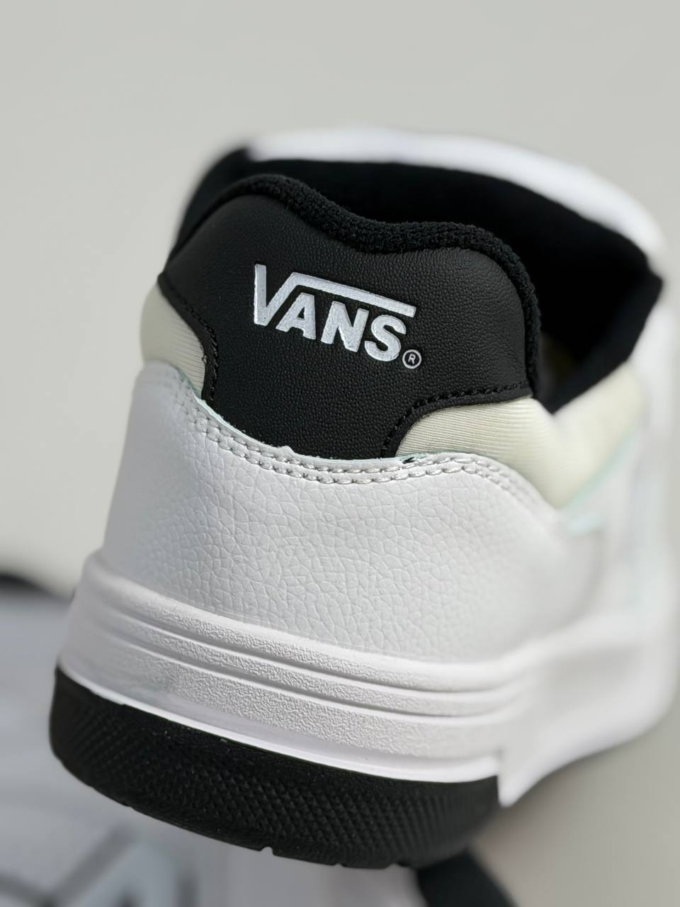 Vans Upland | Blanco-Negro