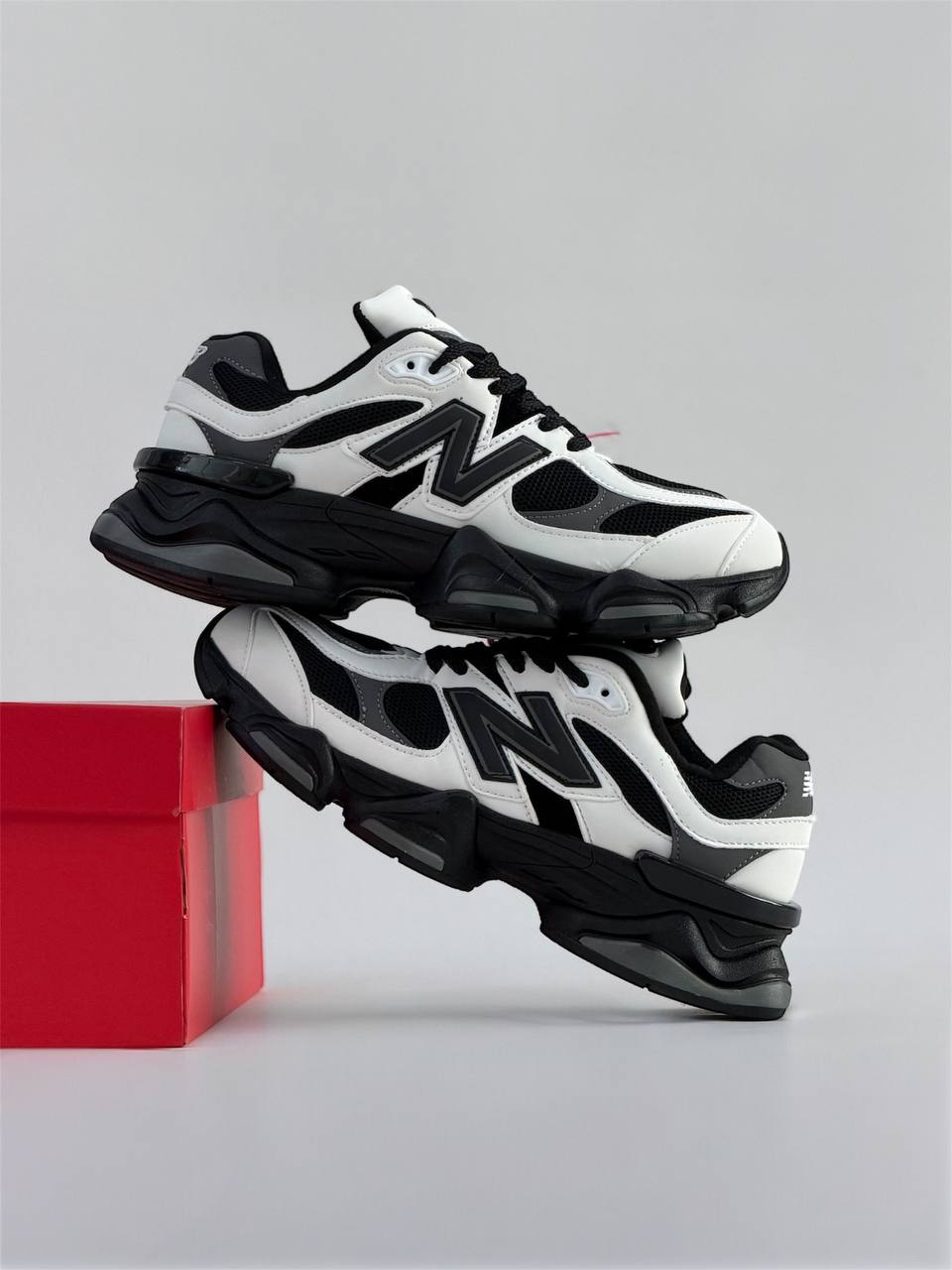 New Balance 9060 | Blanco-Negro