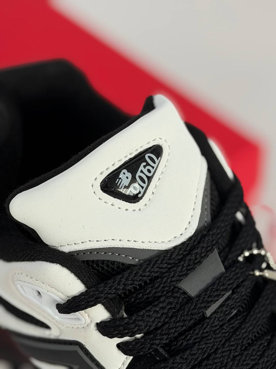 New Balance 9060 | Blanco-Negro