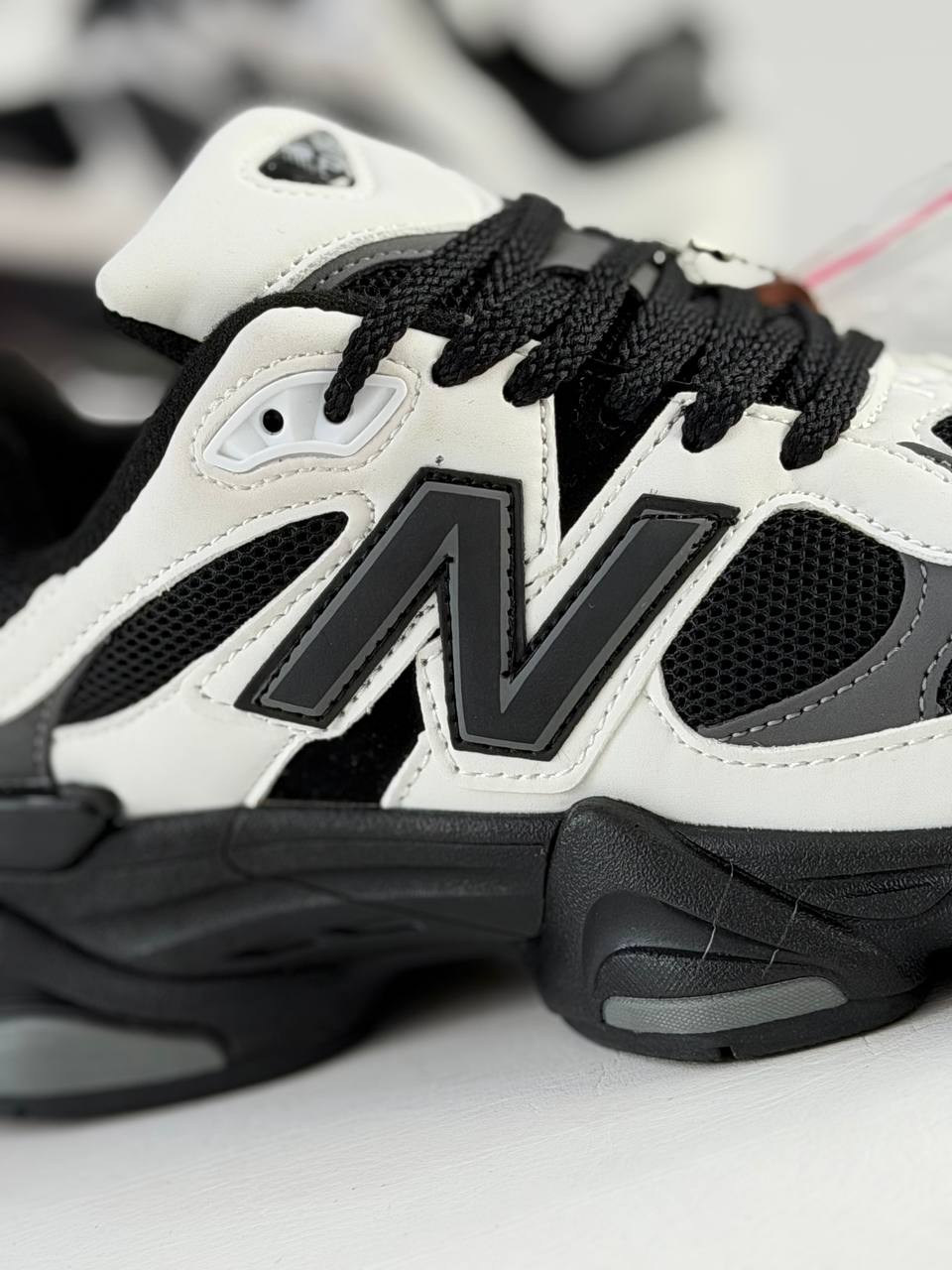 New Balance 9060 | Blanco-Negro