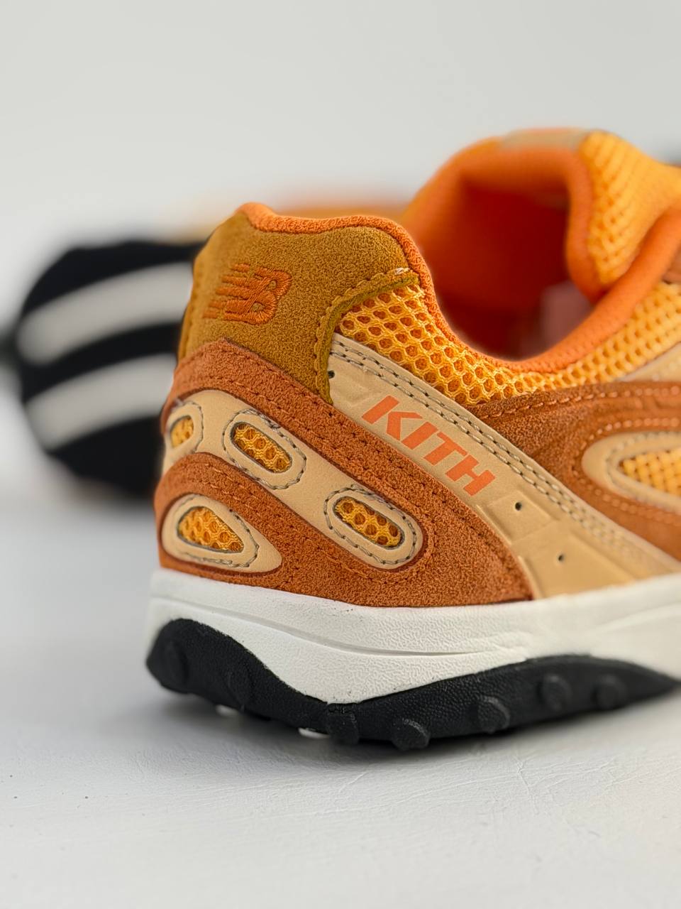 New Balance 204L x KITH | Naranja