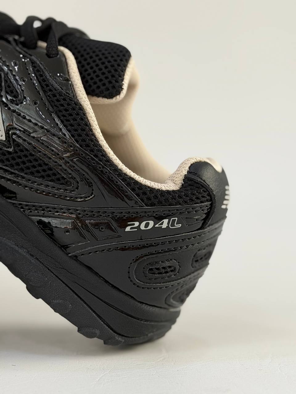 New Balance 204L Timberwolf | Negro