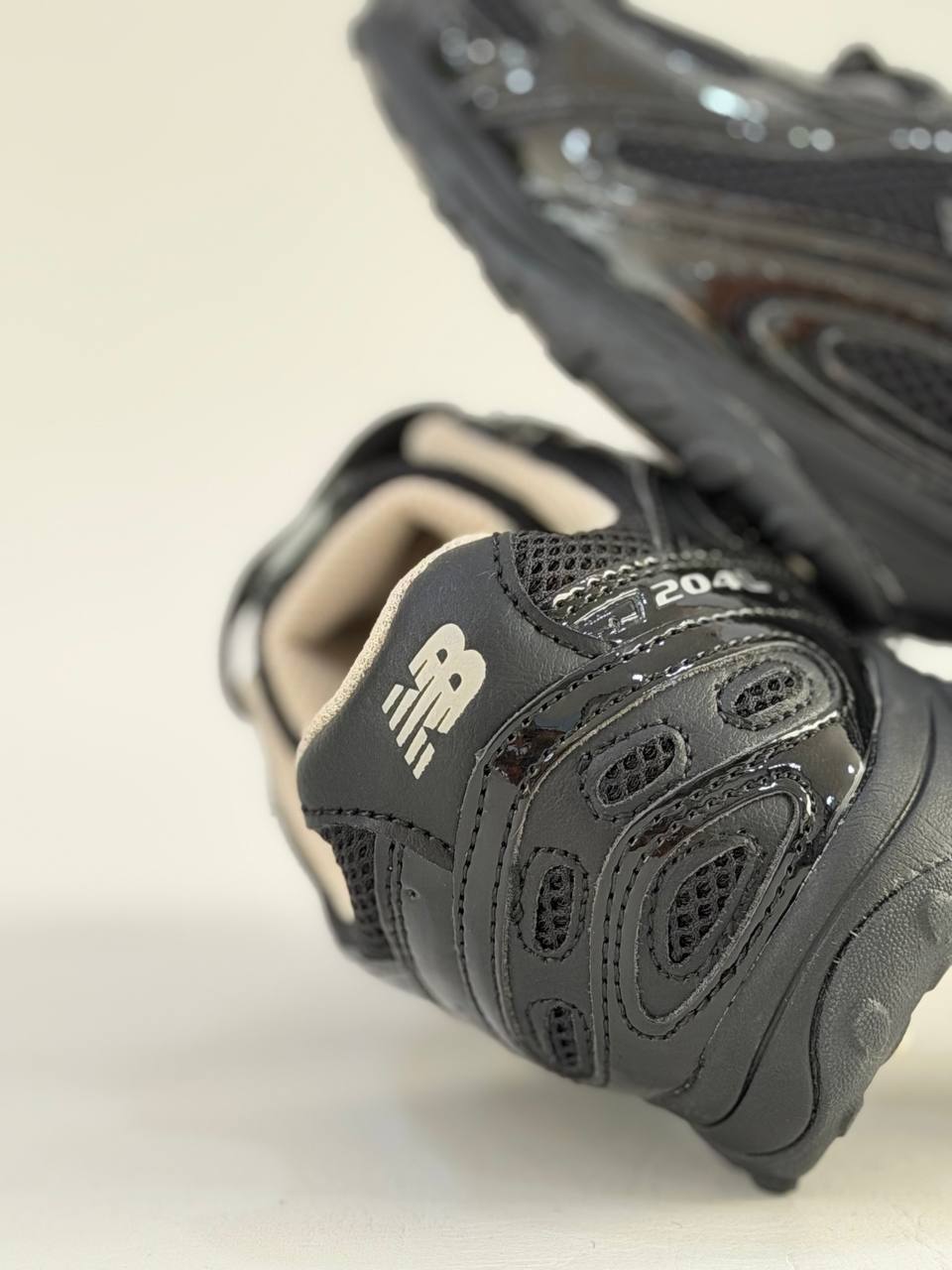 New Balance 204L Timberwolf | Negro