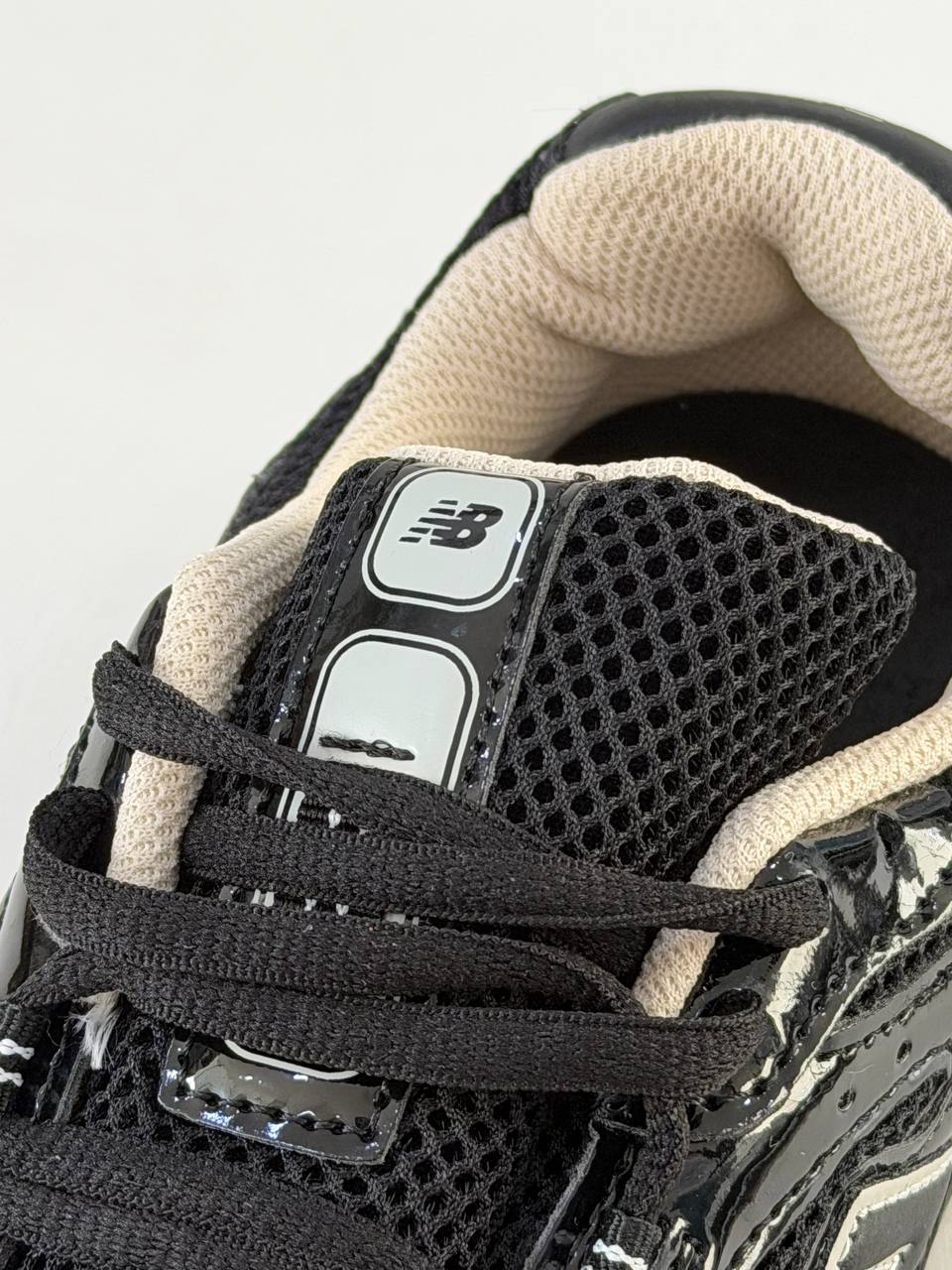 New Balance 204L Timberwolf | Negro