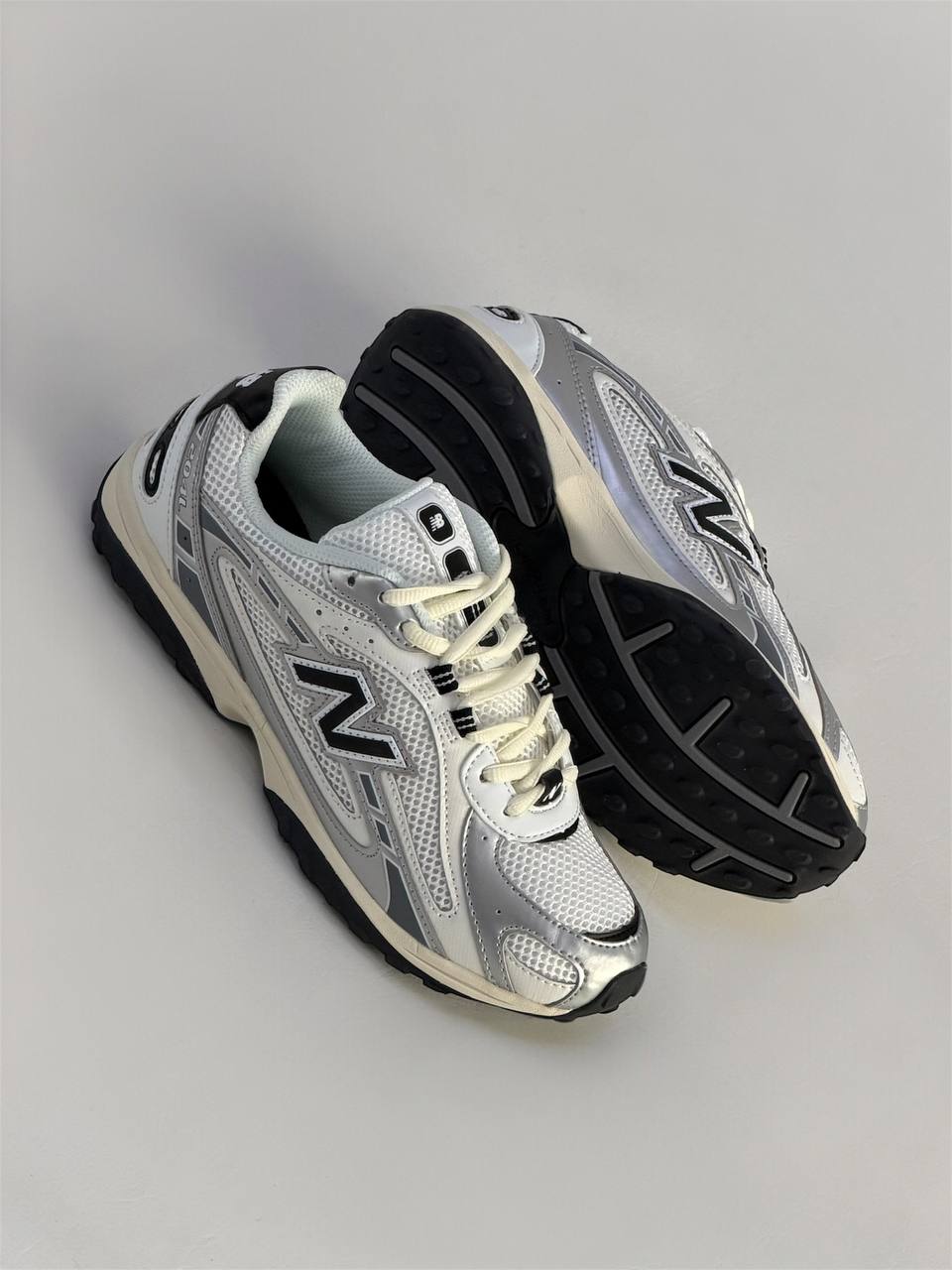 New Balance 204L Silver Metallic | Blanco-Gris