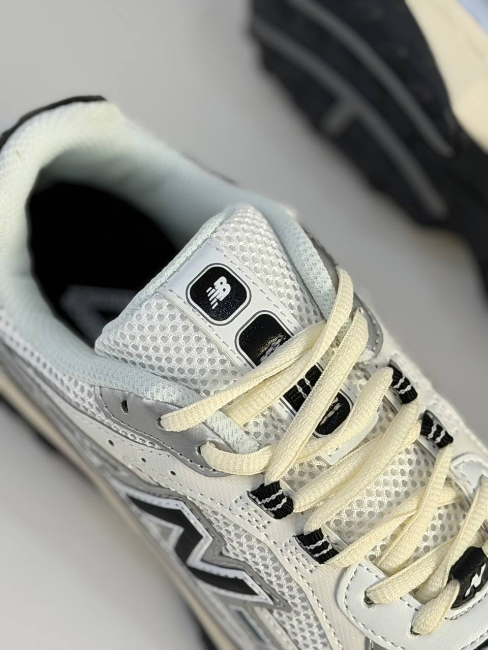 New Balance 204L Silver Metallic | Blanco-Gris