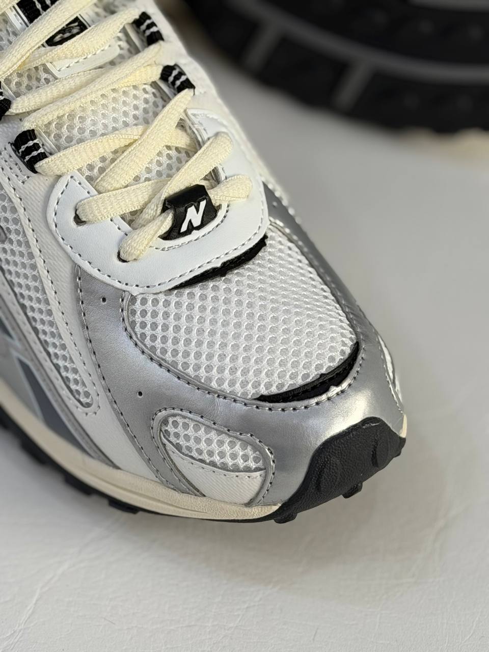 New Balance 204L Silver Metallic | Blanco-Gris