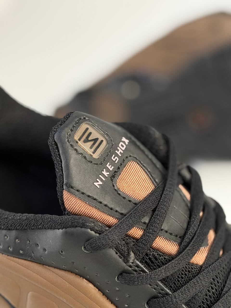 Nike Shox R4 'Ironstone Off Noir' | Marrón-Negro