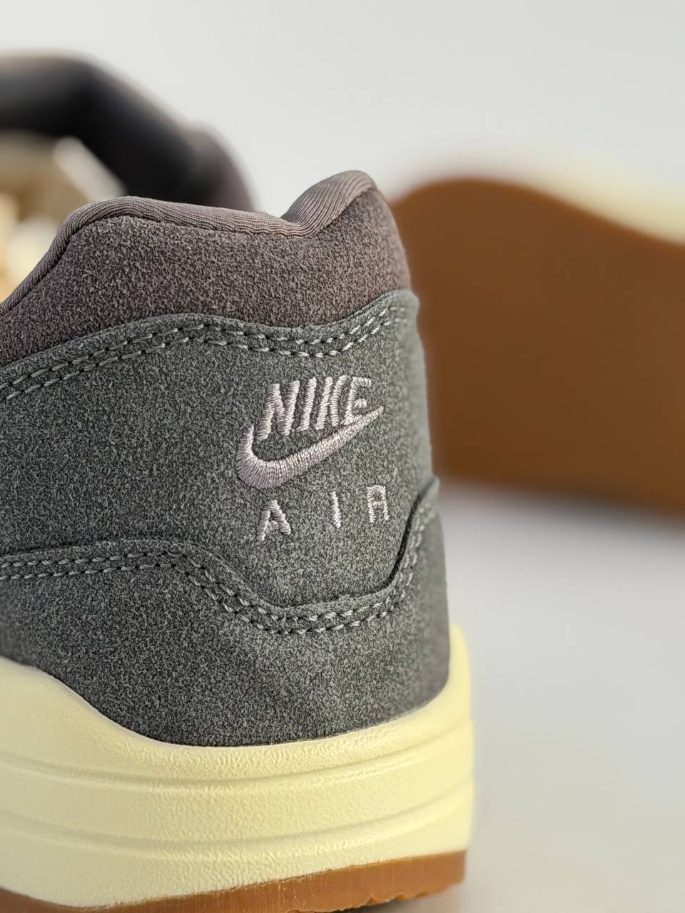Air Max 1 Premium Low Crepe - Soft Grey | Marrón