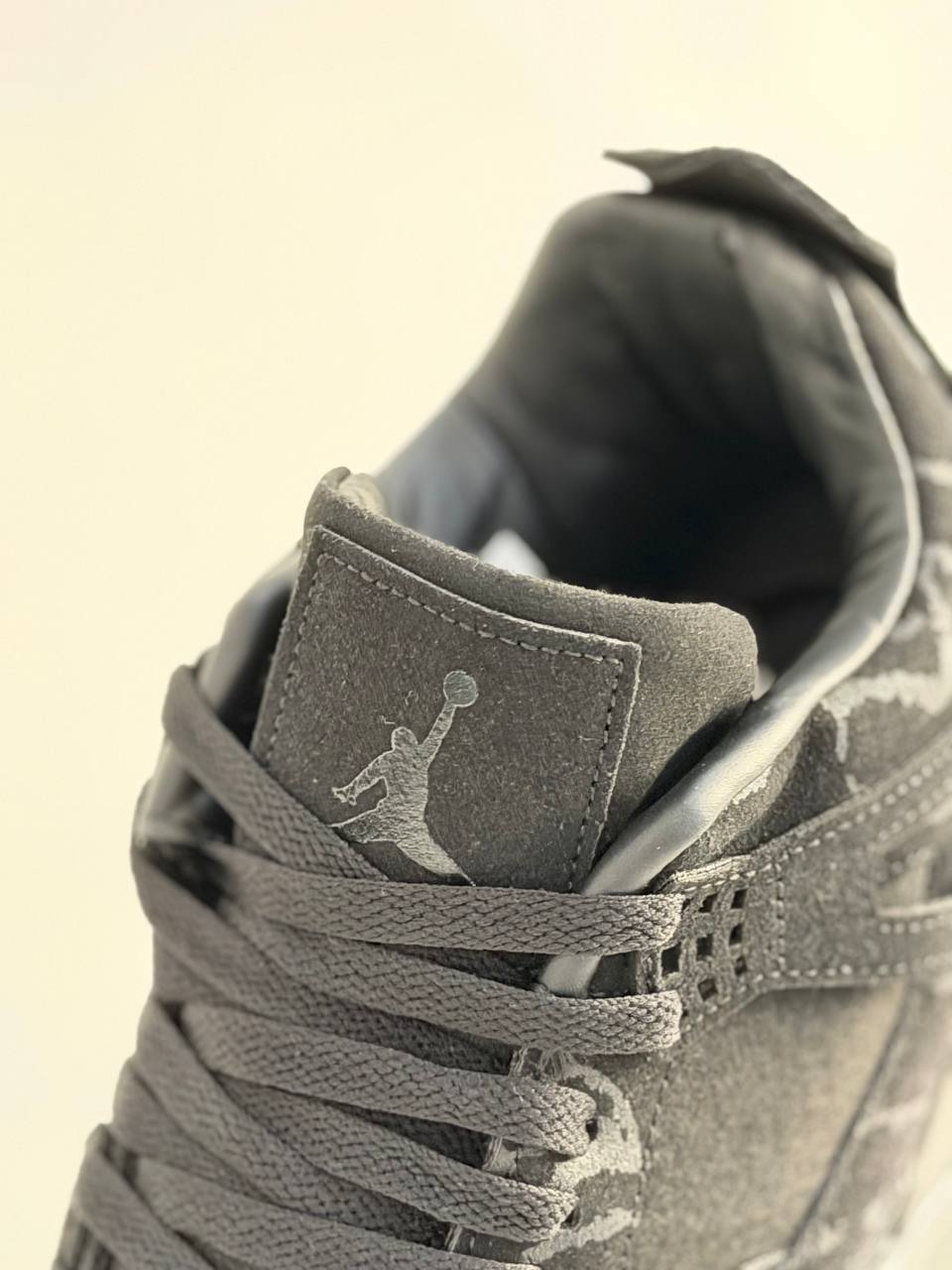 Air Jordan Retro 4 X Kaws "Cool Grey" | Gris