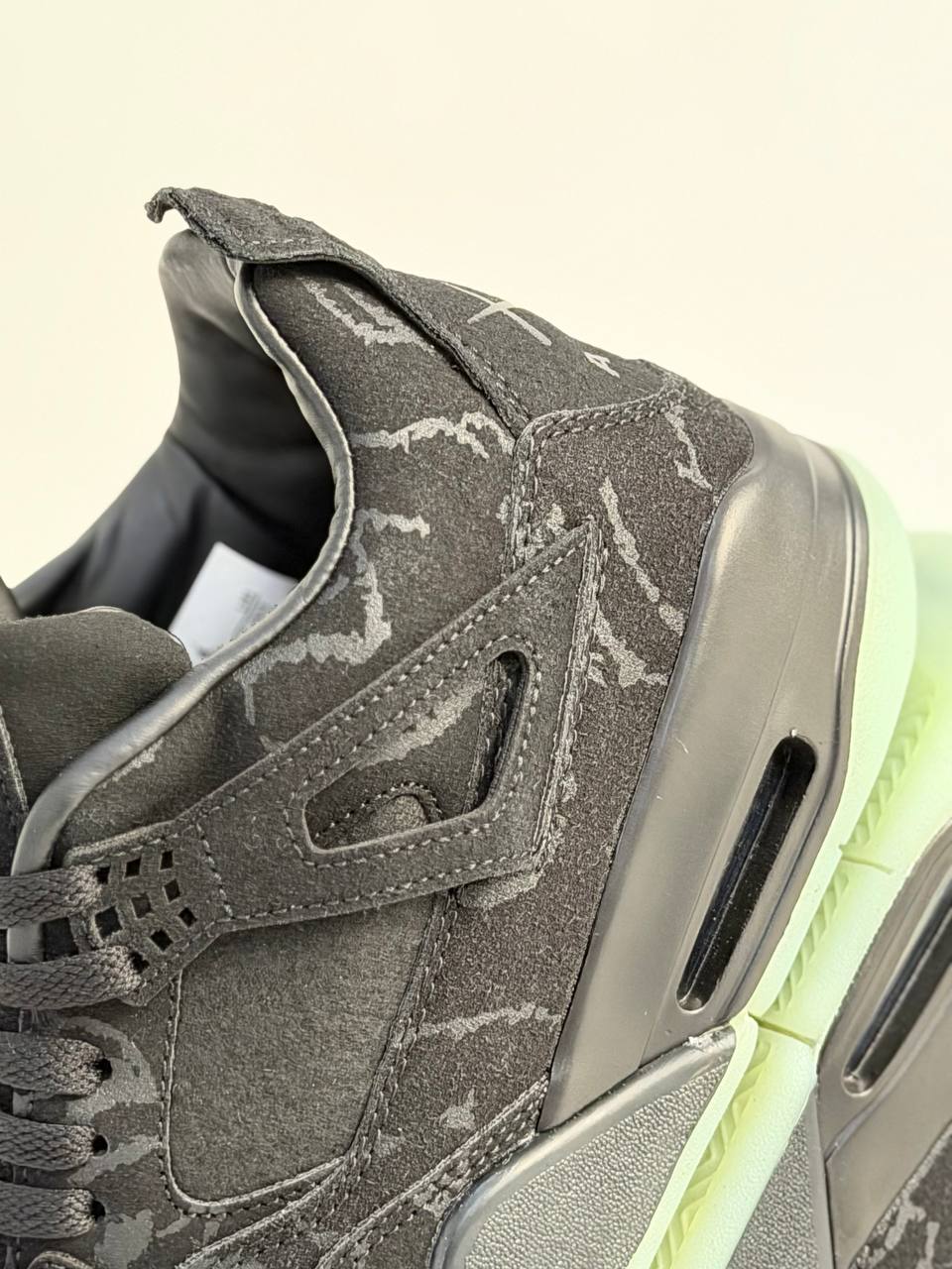 Air Jordan Retro 4 X Kaws "Cool Grey" | Gris