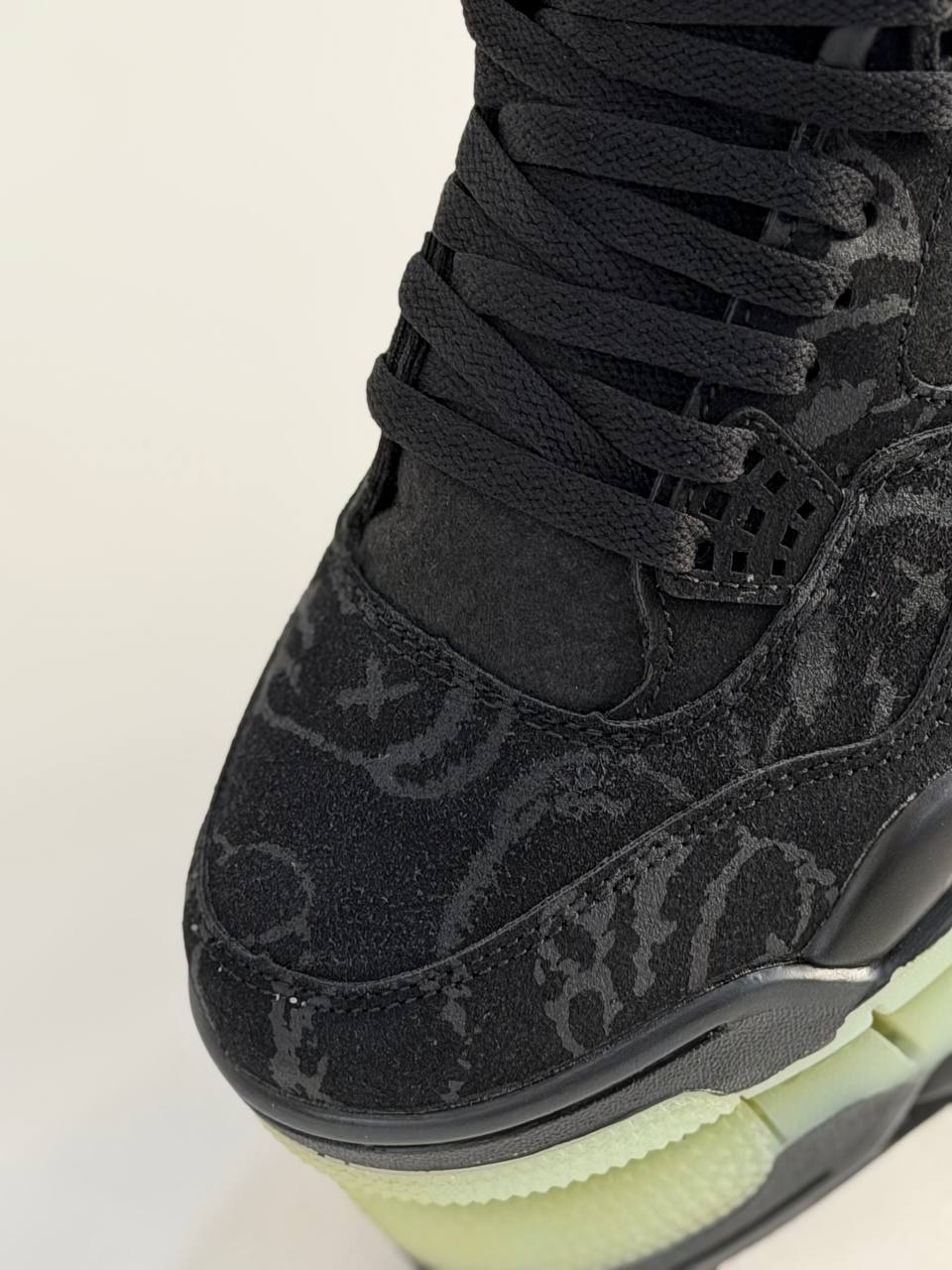 Air Jordan Retro 4 x Kaws | Negro