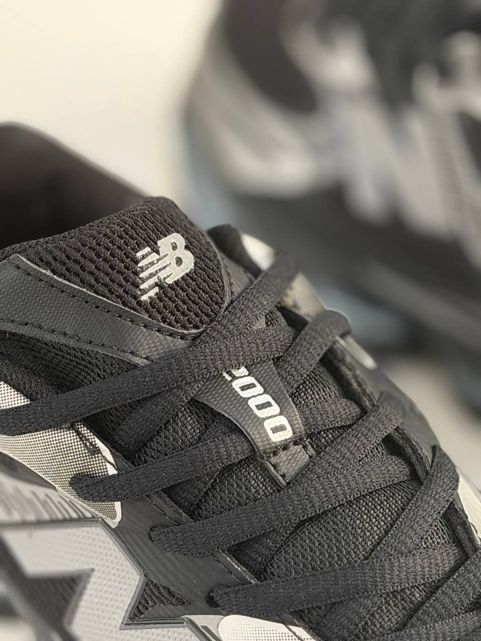 New Balance ABZORB 2000 'Black And Dark Silver' | Plateado-Negro