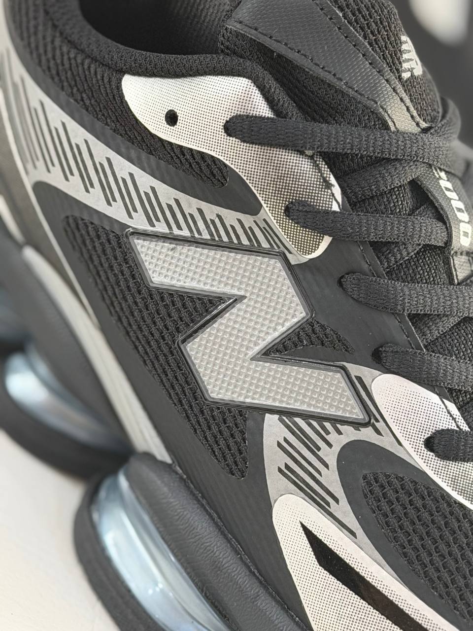 New Balance ABZORB 2000 'Black And Dark Silver' | Plateado-Negro