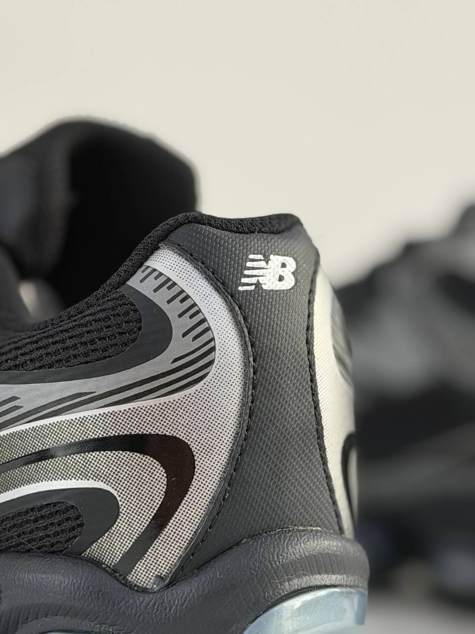 New Balance ABZORB 2000 'Black And Dark Silver' | Plateado-Negro
