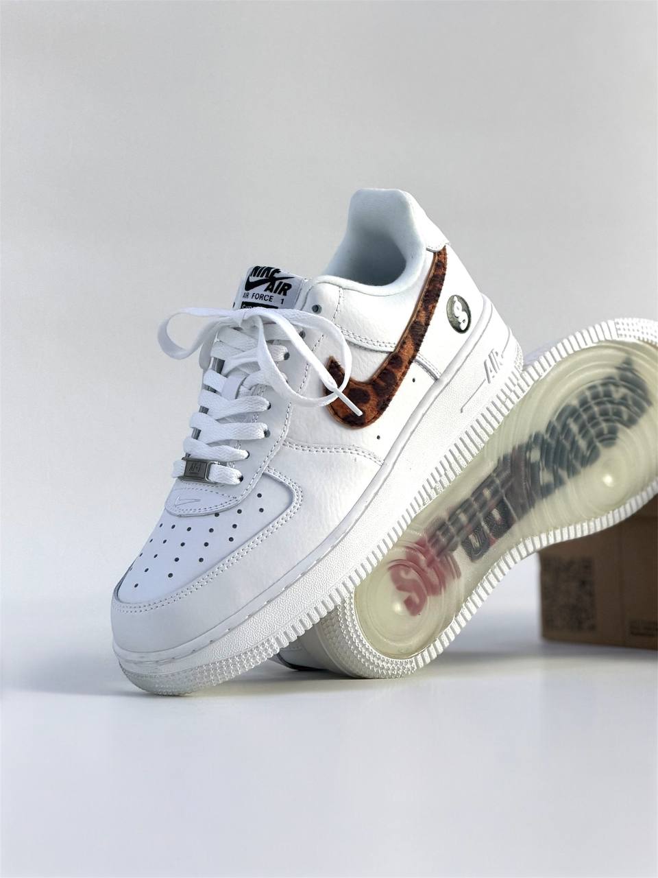 Air Force 1 Low x Supreme GOODENOUGH | Blanco-Marrón
