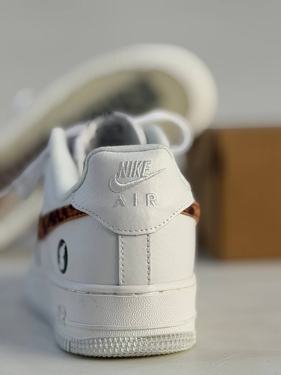 Air Force 1 Low x Supreme GOODENOUGH | Blanco-Marrón