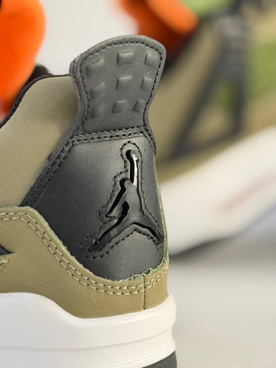 Air Jordan Retro 4 x Undefeated | Verde