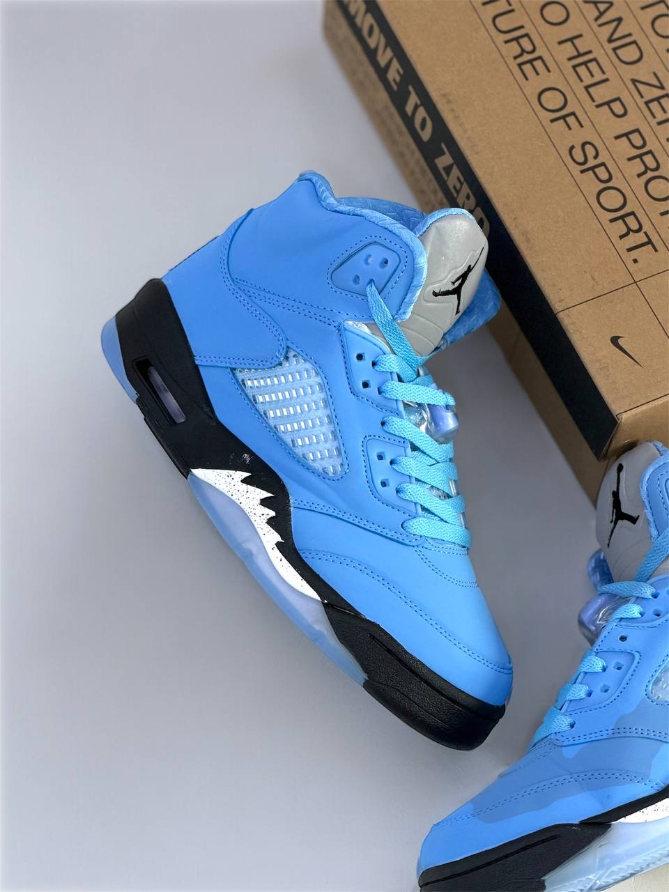 Air Jordan Retro 5 “UNC” | Azul