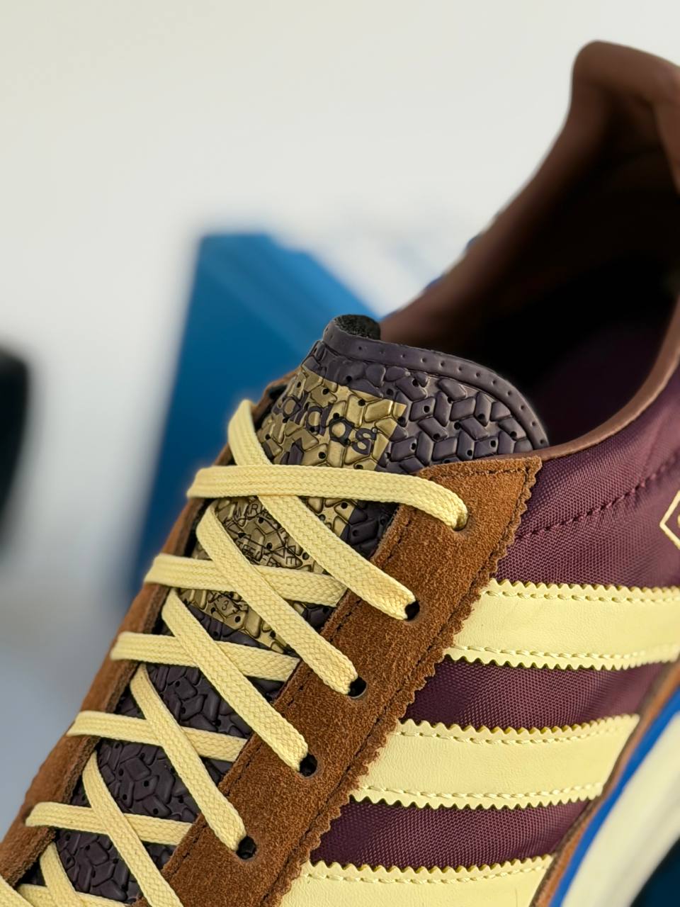 SL 72 OG 'Preloved Brown' | Amarillo-Azul-Marrón