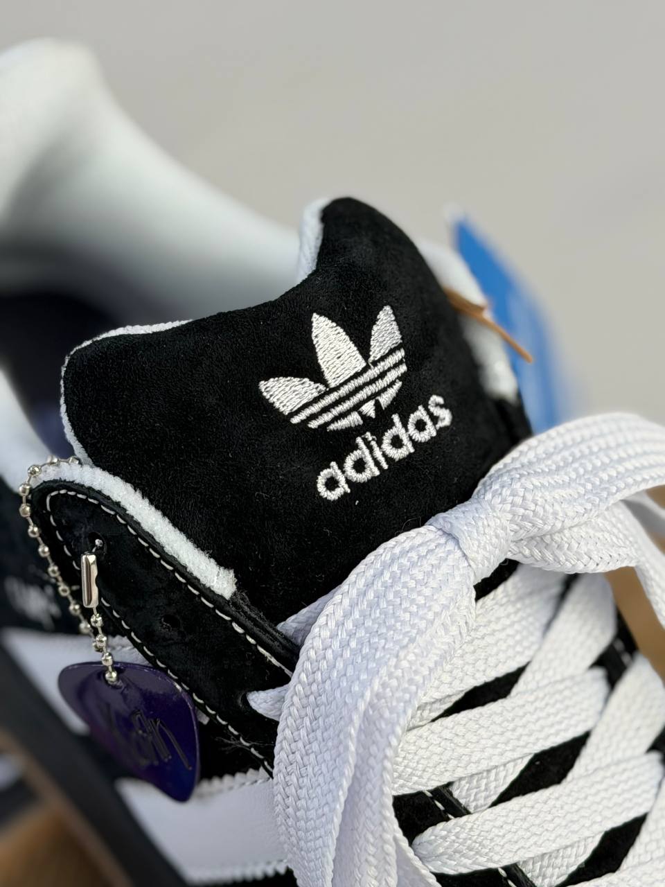 Adidad Campus 00s x KoЯn | Blanco-Negro
