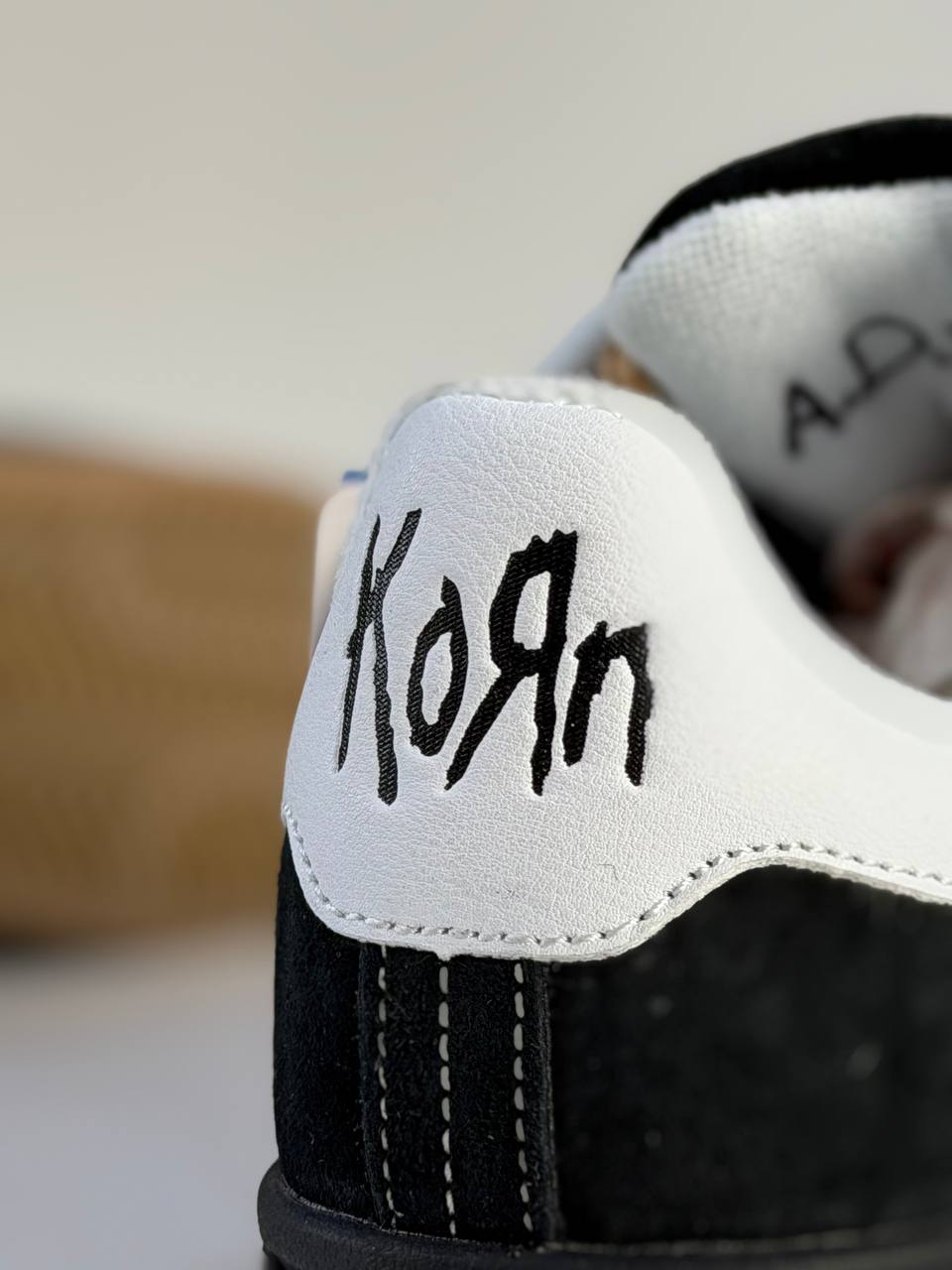 Adidad Campus 00s x KoЯn | Blanco-Negro