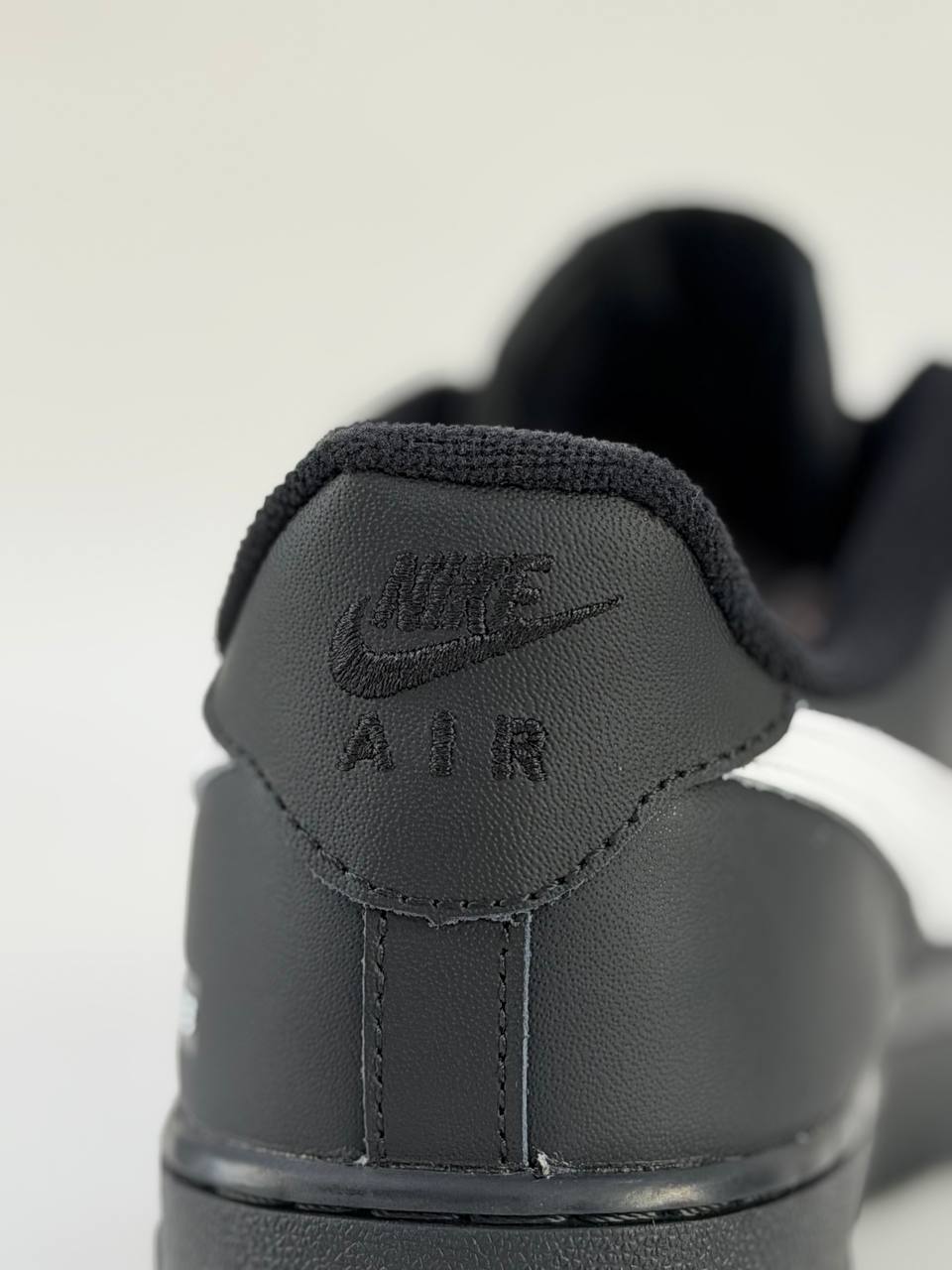 Nike Air Force 1 Low x Supreme | Blanco-Negro