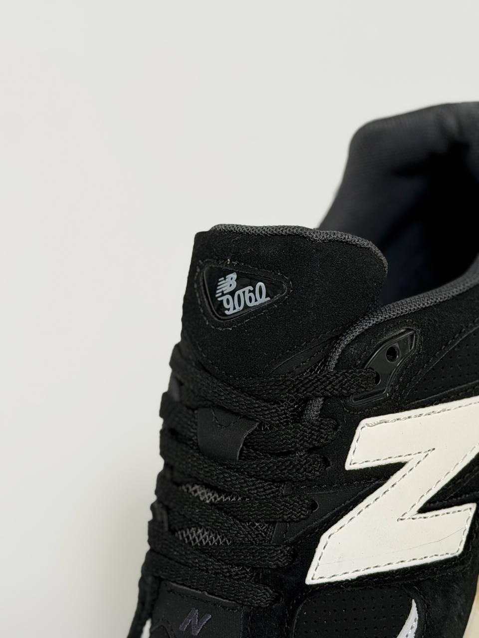 New Balance 9060 | Negro-Blanco