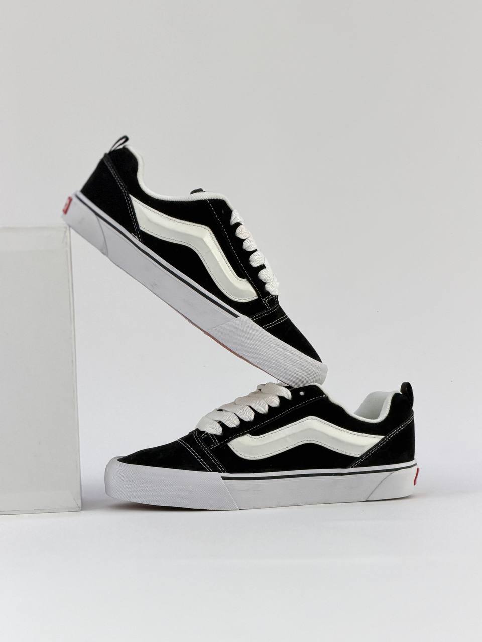Vans Knu Skool | Negro-Blanco