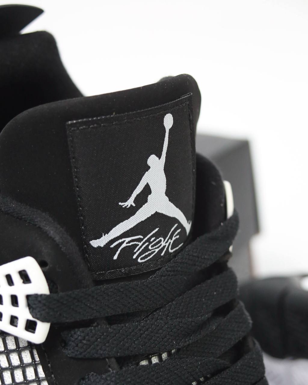 Jordan Retro 4 'White Thunder'| Negro-Blanco