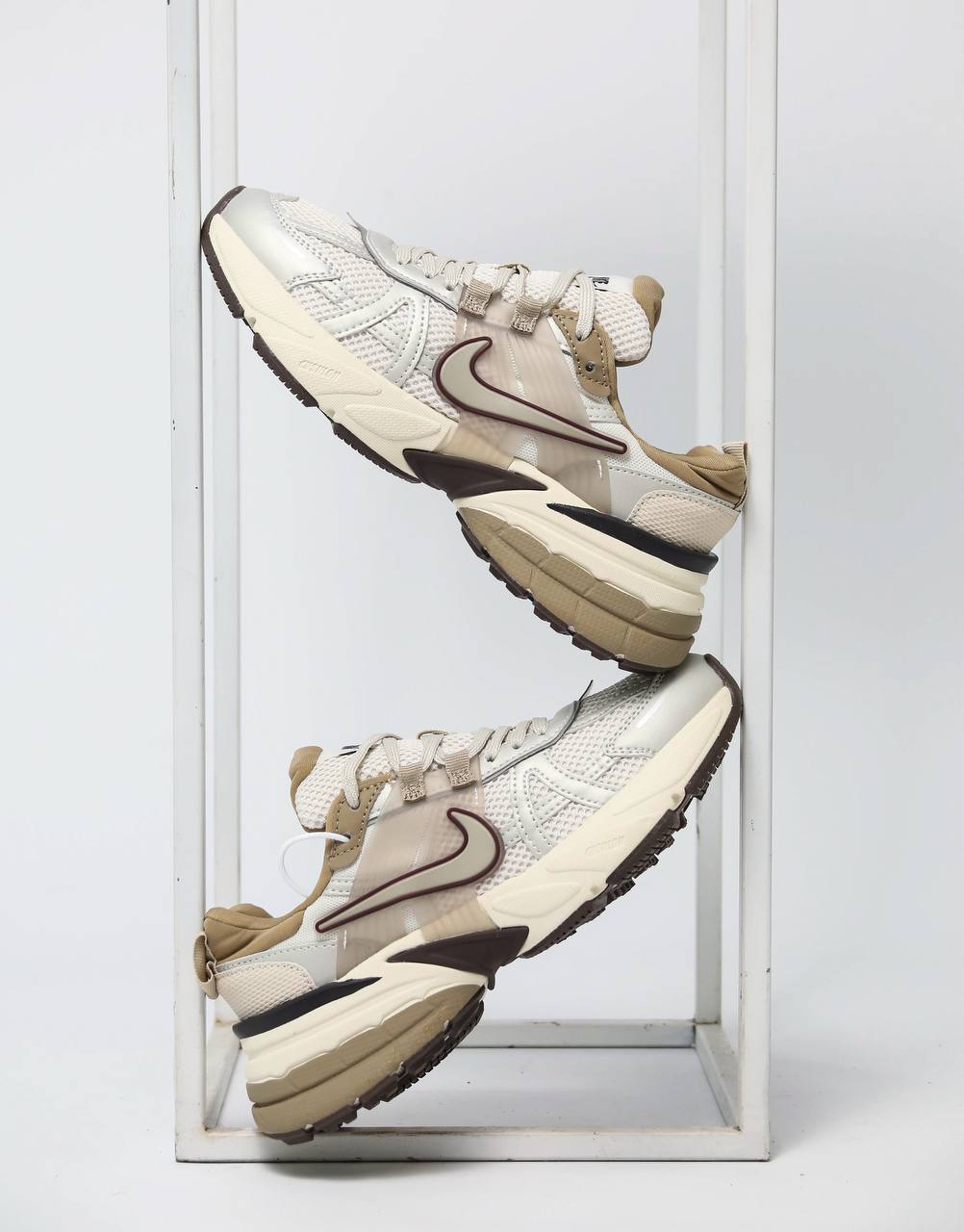 NikeV2K Run Light Orewood | Beige-Marrón