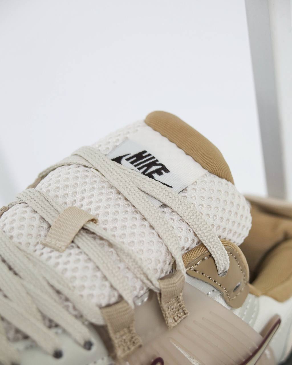 NikeV2K Run Light Orewood | Beige-Marrón