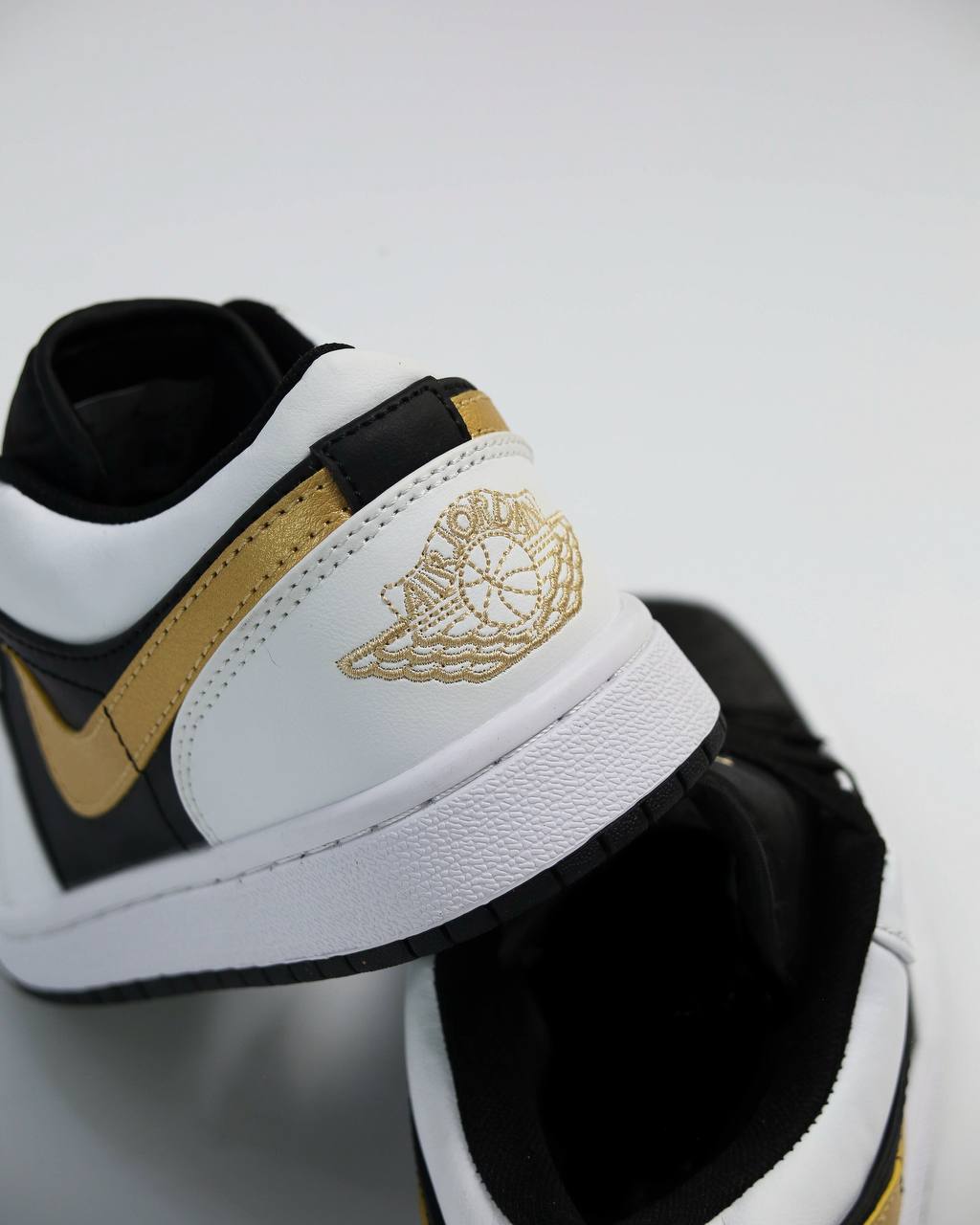 Air Jordan 1 Low Metallic Gold | Negro-Blanco-Dorado