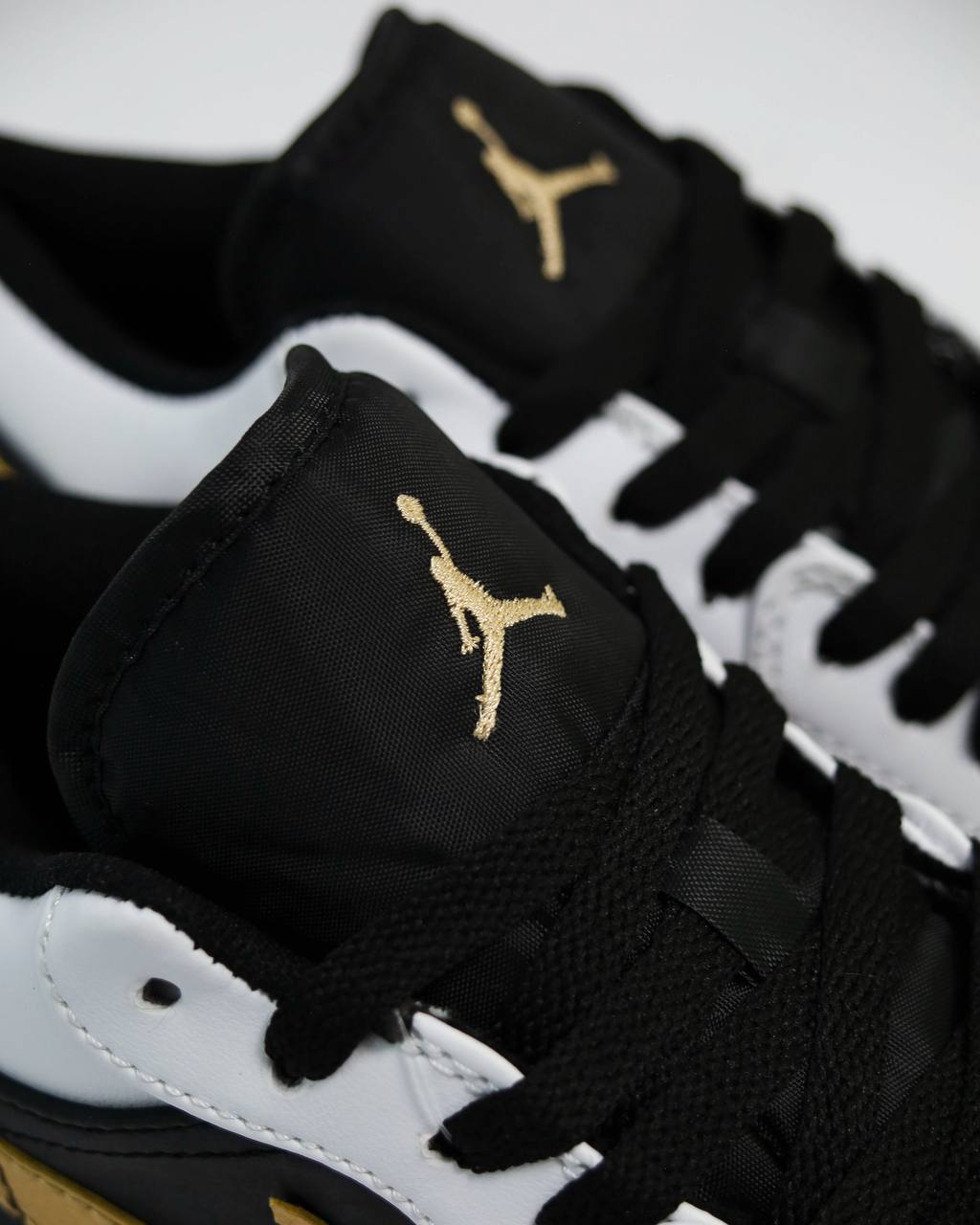 Air Jordan 1 Low Metallic Gold | Negro-Blanco-Dorado