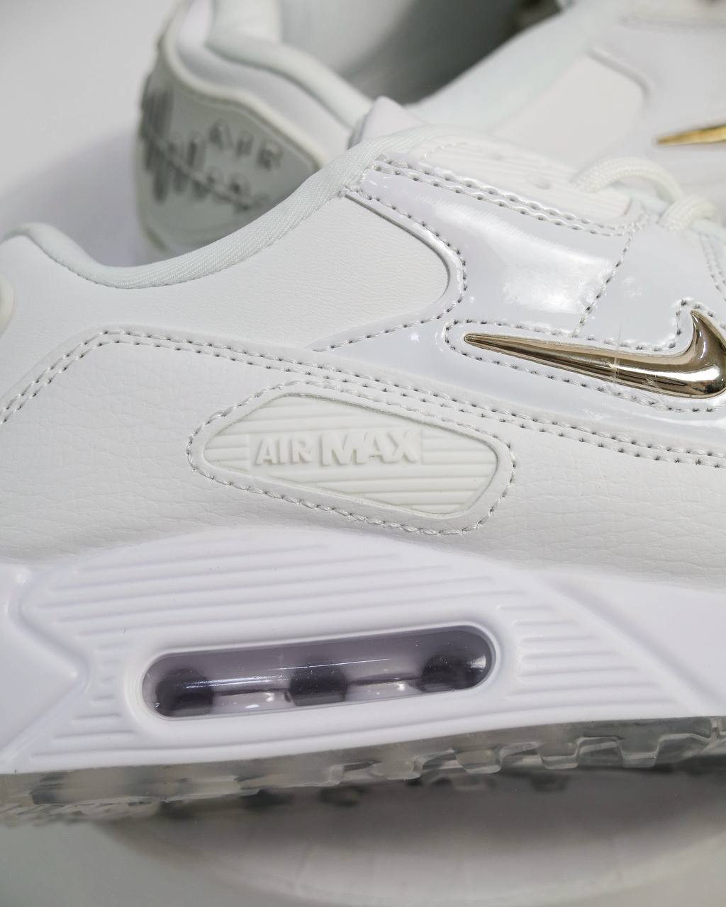 Air Max 90 NRG Radio Pirata | Blanco-Dorado